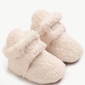 Cozy Cream Sherpa Baby Booties